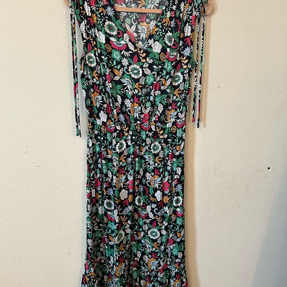 Floral V-Neck Sleeveless Maxi Dress in Black and Green